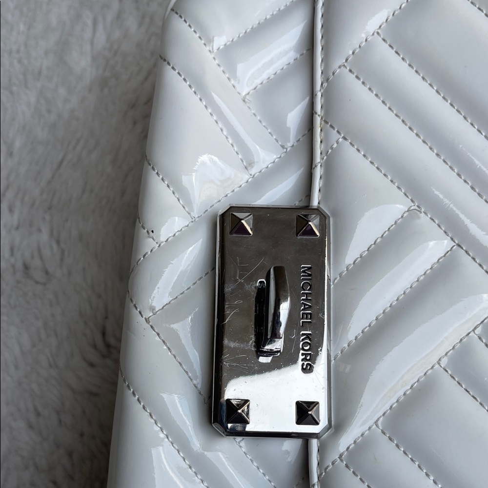 Michael Kors Peyton Quilted patent leather Shoulder Bag - Picture 7 of 16